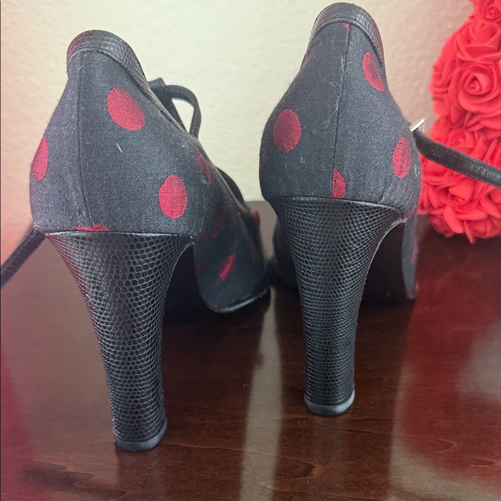 Size 40 Gianfranco Ferre made in Italy Black and Red Polka Dot Heels - Picture 4 of 8
